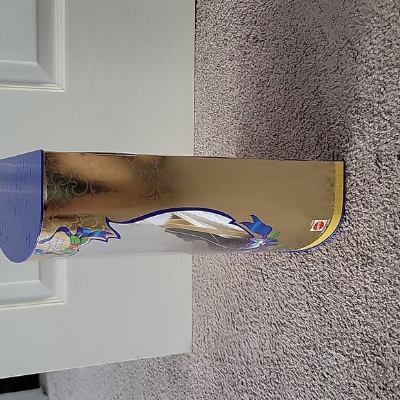 Holiday Disney Snow White Barbie - Picture 8 of 9